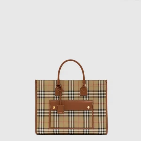 버버리 남성 라지 프레야 토트 백 - Burberry Mens Large Freya Tot… 이미지 1/4