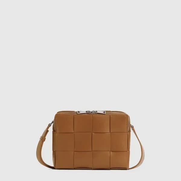 보테가 베네타 남성 카세트 카메라 백 - Bottega veneta Mens Cassett… 이미지 1/3
