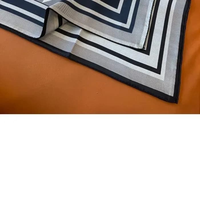 프라다 여성 스퀘어 스카프 - Prada Womens Square Scarf - acc10285x 이미지 4/4